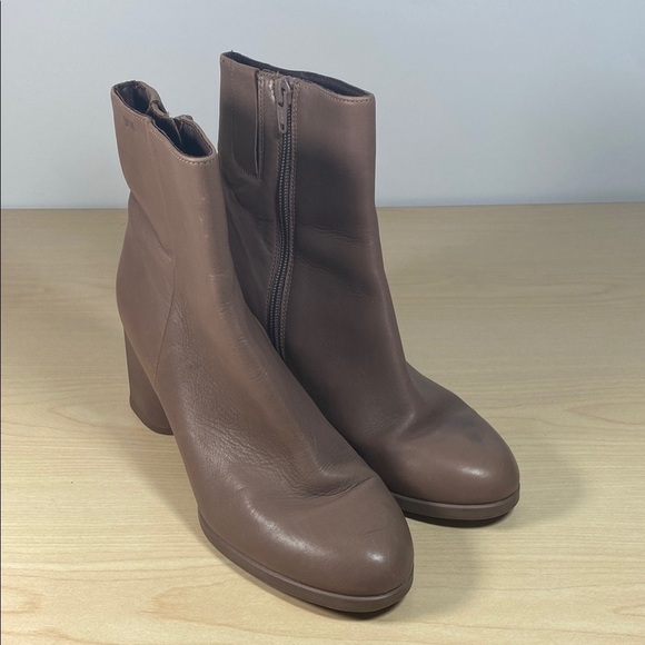 Camper Light Mauve Leather Ankle Boots with Heel - Picture 1 of 11